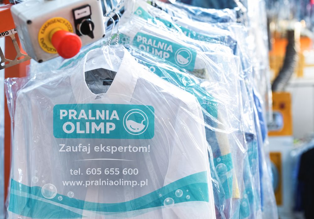 Koszule zapakowane w folię ochronną